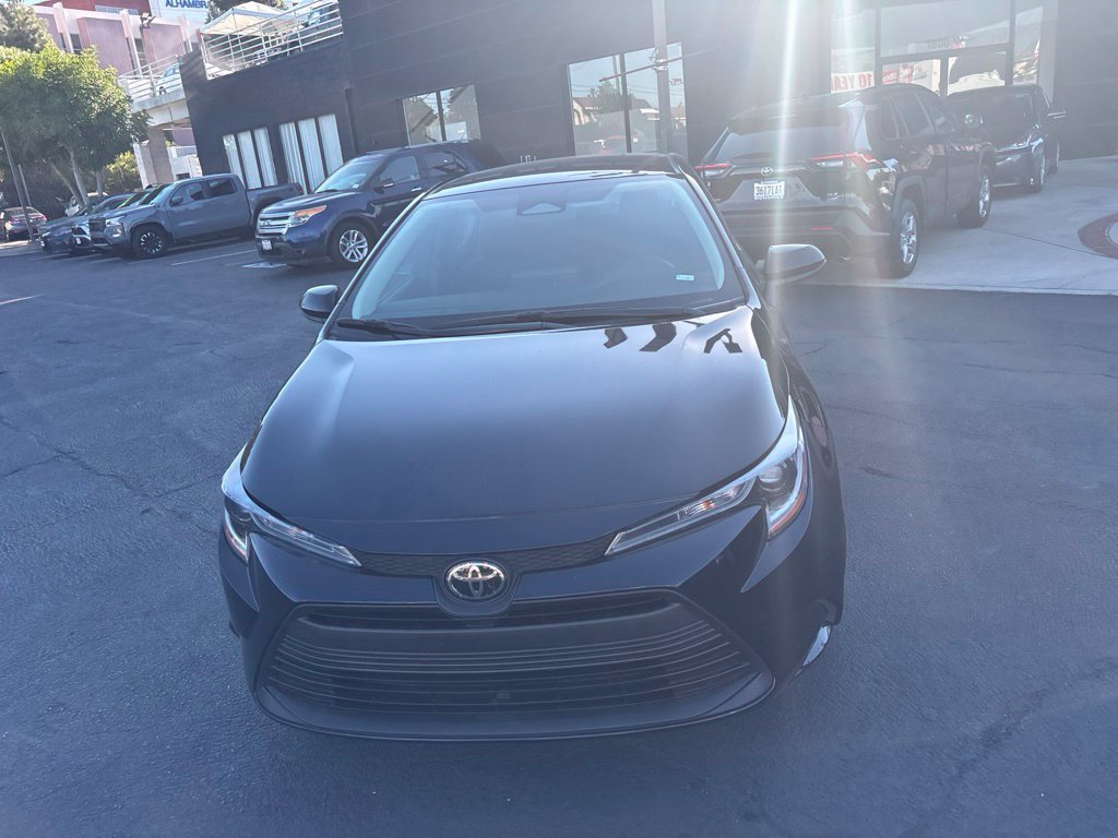 Used 2025 Toyota Corolla LE FWD image 9