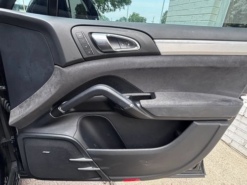 Used 2016 Porsche Cayenne GTS AWD/4WD image 8