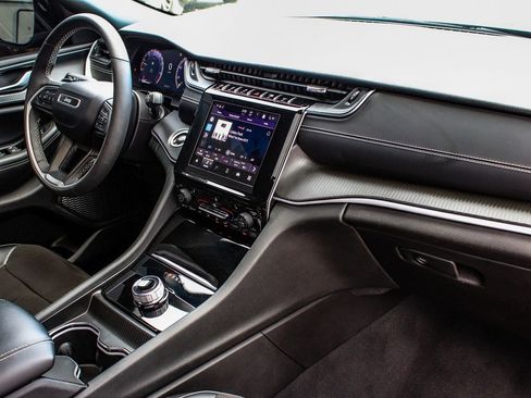 Used 2024 Jeep Grand Cherokee Altitude image 42