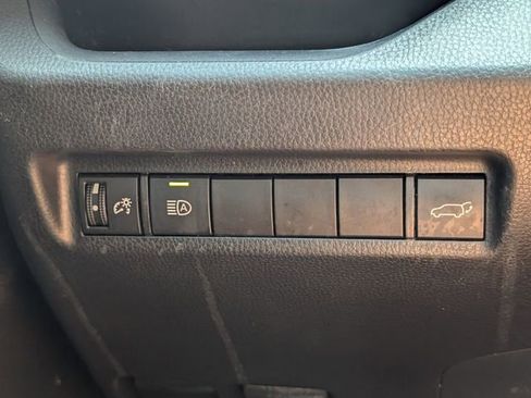 Used 2021 Toyota RAV4 XLE w/ Convenience Package FWD image 28