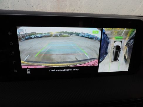 Certified 2025 Nissan Kicks SR FWD image 31