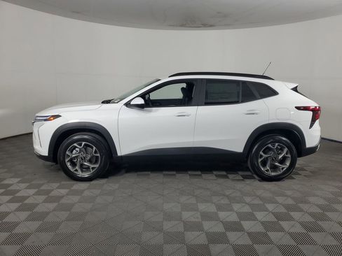 New 2026 Chevrolet Trax LT w/ LPO, Blackout Package FWD image 7