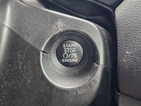 Used 2019 Jeep Renegade Sport FWD image 33