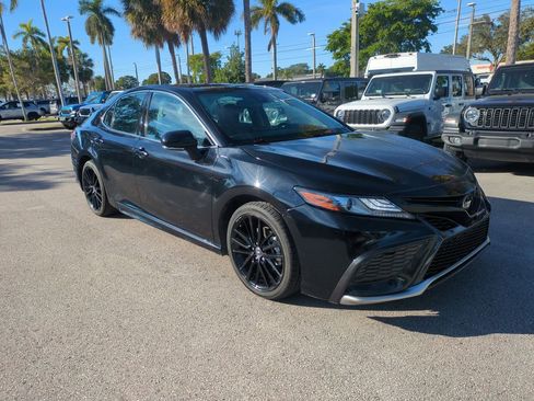 Used 2023 Toyota Camry XSE image 2