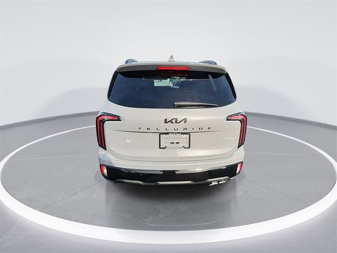 Used 2025 Kia Telluride AWD image 7