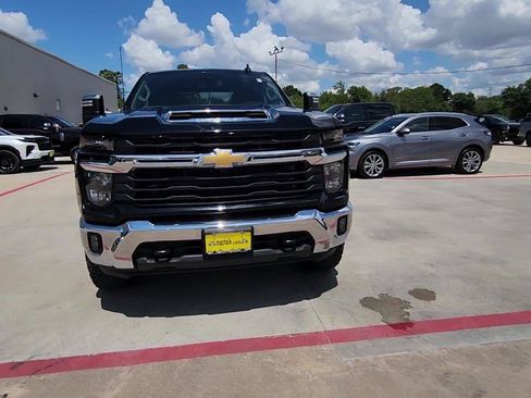Used 2024 Chevrolet Silverado 2500 LT w/ Texas Edition AWD/4WD image 3