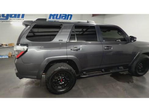 Used 2022 Toyota 4Runner SR5 Premium w/ Moonroof Package AWD/4WD image 9