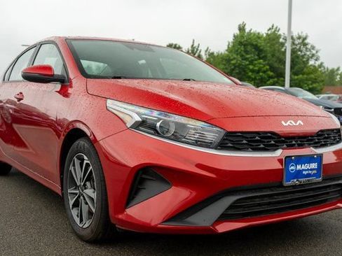 Used 2024 Kia Forte LXS w/ LXS Technology Package FWD image 4