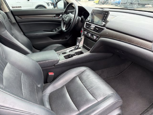 Used 2018 Honda Accord Touring image 25
