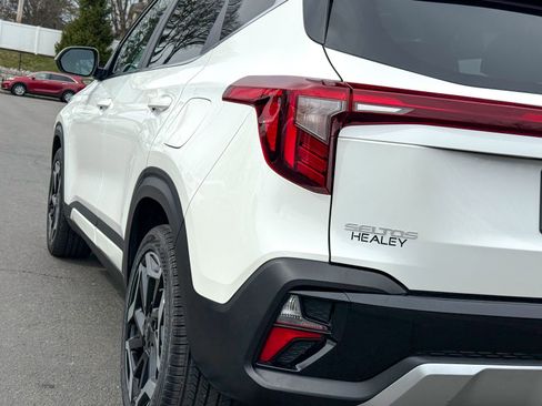 Used 2024 Kia Seltos SX w/ SX Sunroof Package image 8