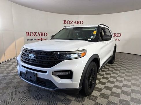 Used 2020 Ford Explorer XLT w/ Equipment Group 202A AWD/4WD image 4