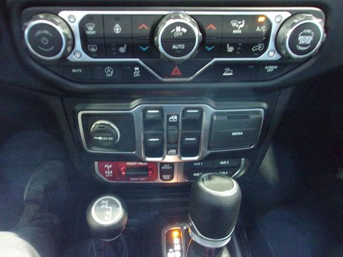 Used 2021 Jeep Gladiator Rubicon image 15