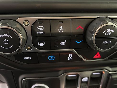 Used 2023 Jeep Wrangler Willys w/ Cold Weather Group image 34