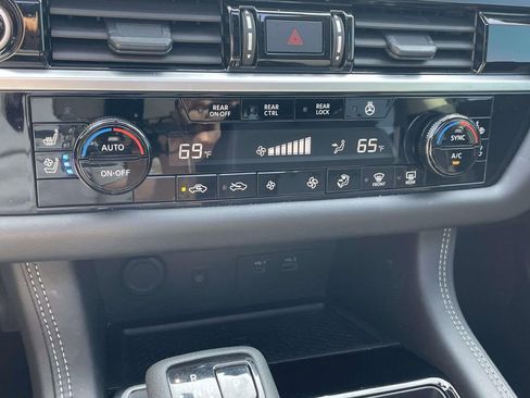 Used 2024 Nissan Pathfinder Platinum image 23