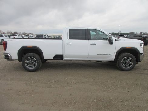 New 2026 GMC Sierra 3500 SLT image 3