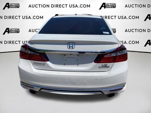 Used 2017 Honda Accord Touring image 8