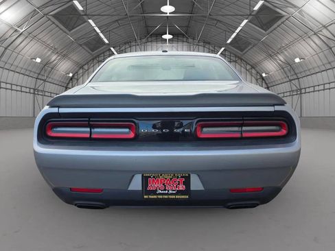 Used 2015 Dodge Challenger SXT image 10