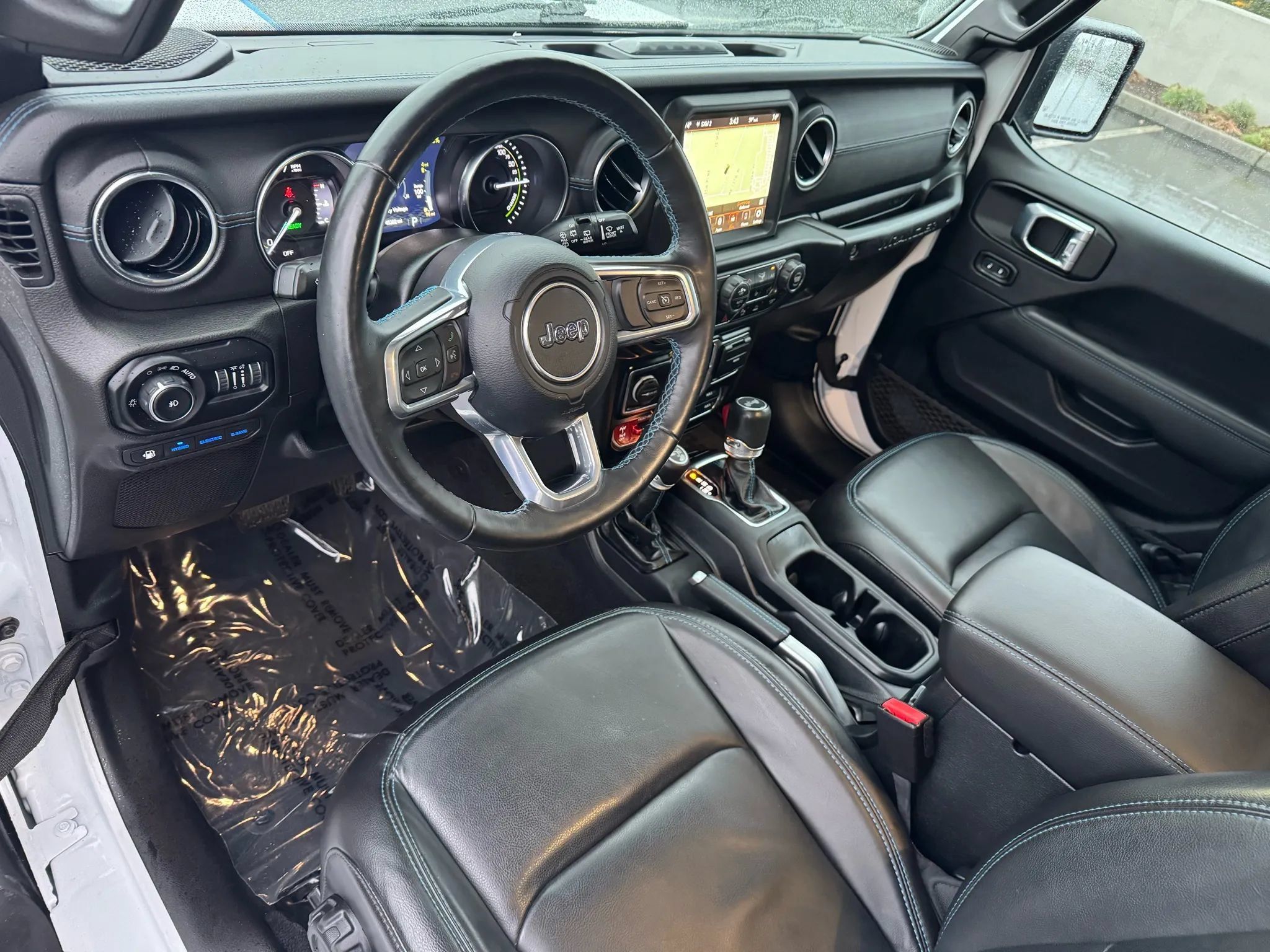 Used 2021 Jeep Wrangler Unlimited Rubicon 4xe w/ Cold Weather Group AWD/4WD image 18