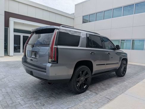 Used 2019 Cadillac Escalade Premium Luxury RWD image 4