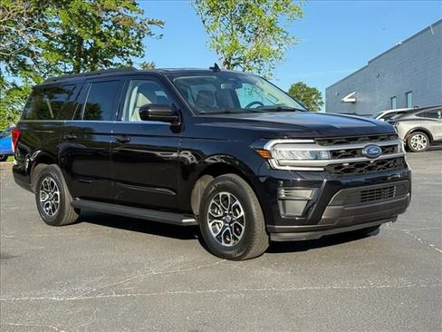 Used 2024 Ford Expedition Max XLT RWD image 2