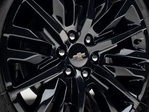 Used 2024 Chevrolet Suburban RST w/ Luxury Package image 22