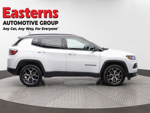 Used 2025 Jeep Compass Limited AWD/4WD image 4