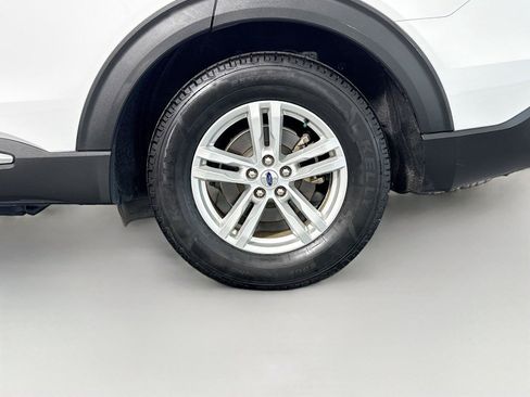 Used 2021 Ford Explorer XLT RWD image 33