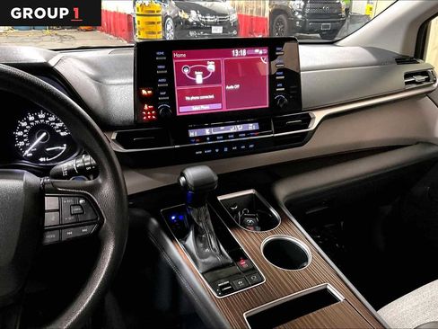 Used 2023 Toyota Sienna LE image 6