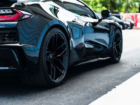 Used 2025 Chevrolet Corvette Z06 RWD image 10