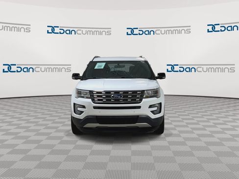 Used 2017 Ford Explorer XLT w/ Equipment Group 202A AWD/4WD image 3
