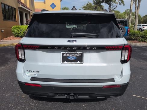 Certified 2025 Ford Explorer Active RWD image 4