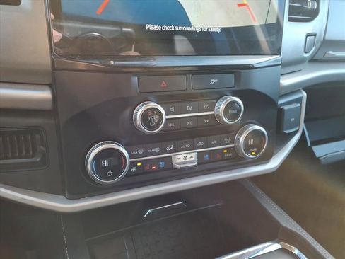 Used 2022 Ford Expedition Max XLT image 16
