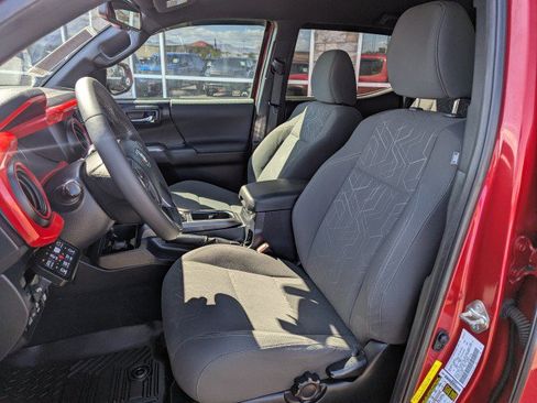 Used 2017 Toyota Tacoma TRD Off-Road w/ Tow Package (A/T) AWD/4WD image 11