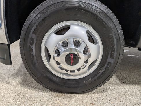 Used 2018 GMC Sierra 3500 SLT w/ Driver Alert Package AWD/4WD image 12