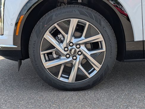 New 2026 Cadillac Optiq Luxury 1 w/ LPO, Floor Liner Package AWD/4WD image 7