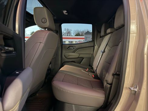 Used 2024 Chevrolet Colorado ZR2 w/ Technology Package image 36