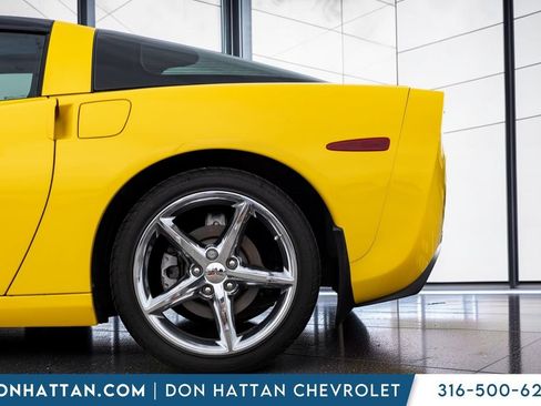 Used 2012 Chevrolet Corvette Coupe w/ 2LT Preferred Equipment Group RWD image 28
