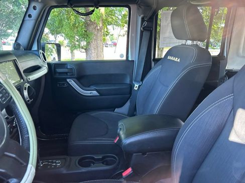 Used 2014 Jeep Wrangler Unlimited Sahara w/ Connectivity Group AWD/4WD image 10