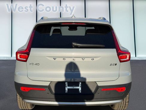 Certified 2025 Volvo XC40 B5 Plus image 6