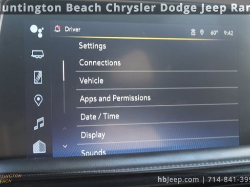 Used 2024 Chevrolet Suburban LT image 25