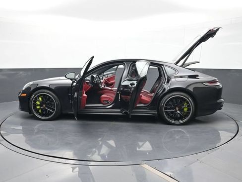 Certified 2024 Porsche Cayenne AWD/4WD image 28
