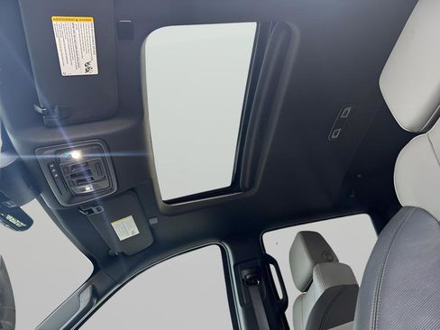 Used 2023 Chevrolet Silverado 1500 ZR2 w/ Technology Package image 30