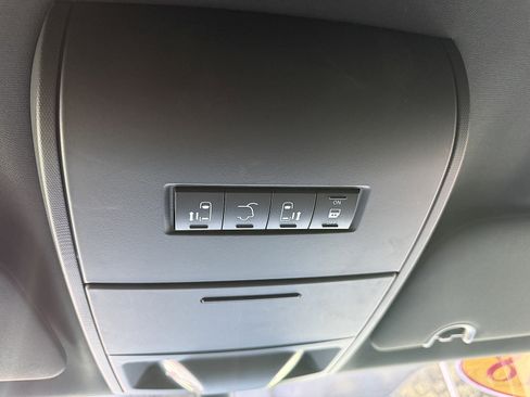Used 2018 Dodge Grand Caravan SXT FWD image 18