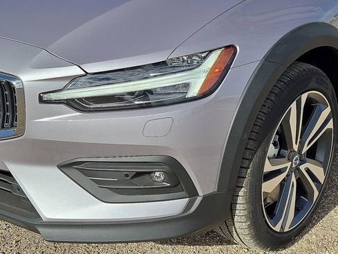 New 2026 Volvo V60 B5 Cross Country Plus w/ Protection Package Premier image 9