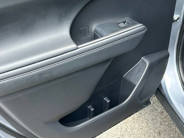 Used 2022 Toyota Highlander XLE AWD/4WD image 49