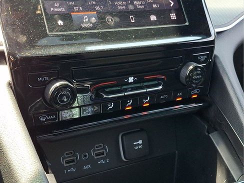 Used 2025 Jeep Grand Cherokee L Laredo AWD/4WD image 14