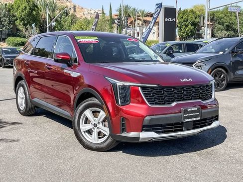 Used 2025 Kia Sorento LX FWD image 2
