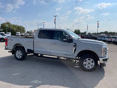 New 2026 Ford F250 XLT w/ XLT Premium Package AWD/4WD image 2