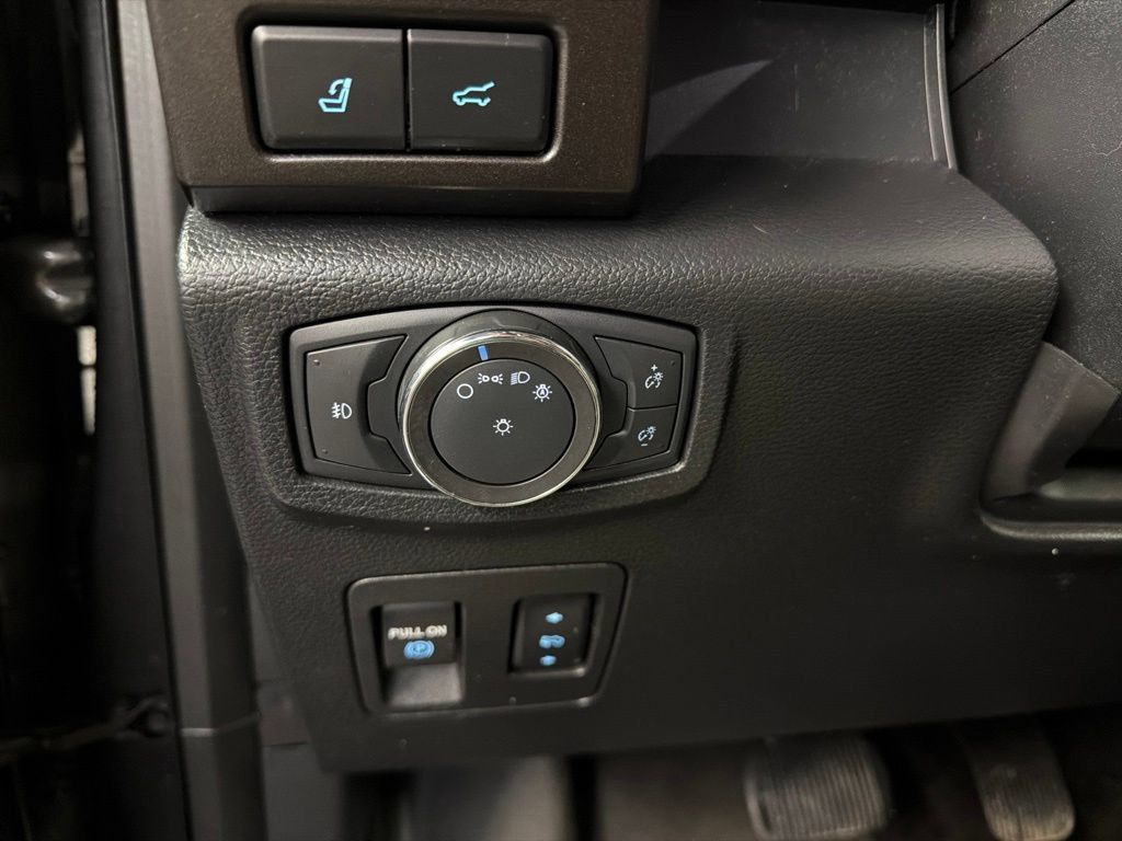Used 2018 Ford Expedition Limited w/ Equipment Group 301A AWD/4WD image 26