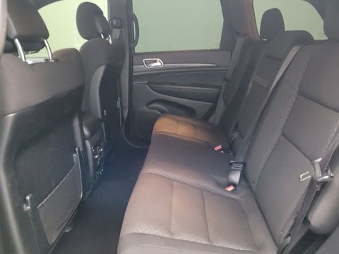 Used 2021 Jeep Grand Cherokee Laredo w/ Security & Convenience Group image 18